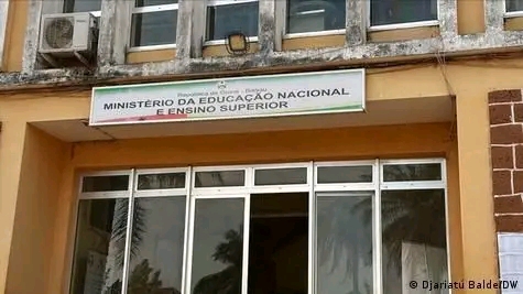 Educação: Ministro terá ameaçado afastar professores contratados em greve