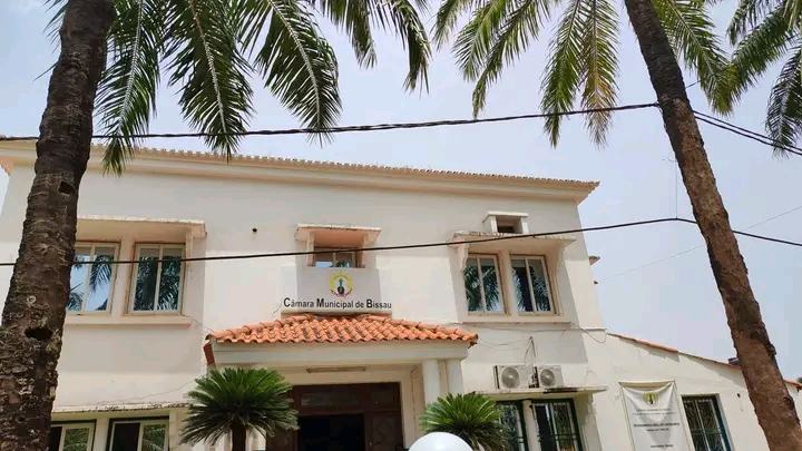 Câmara Municipal de Bissau suspende reversões de terrenos