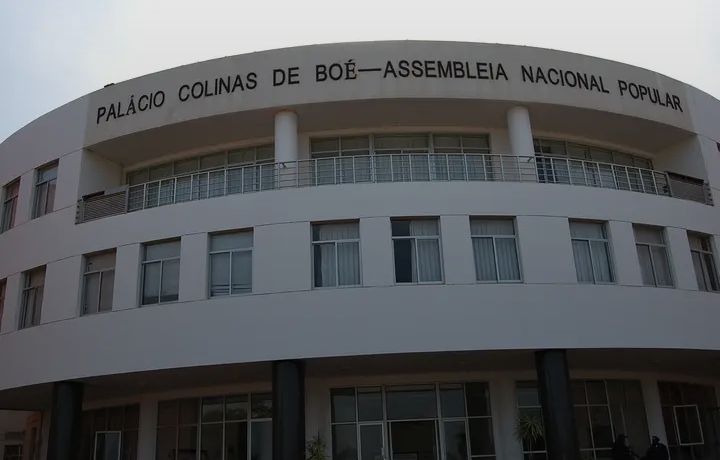 REPORTAGEM -  Boa governação adiada: Crise política aprofunda pobreza e quebra confiança